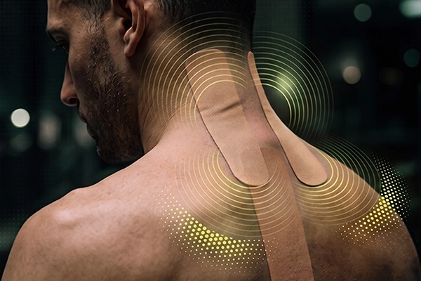 Aplicación de cinta kinesiológica para el cuello y zona cervical